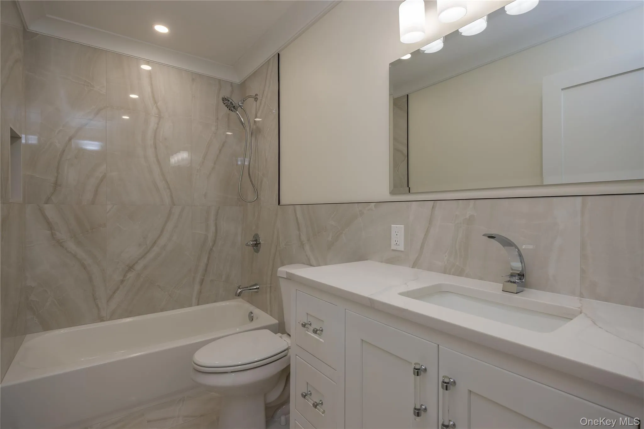 Full hall bath Full hall bath