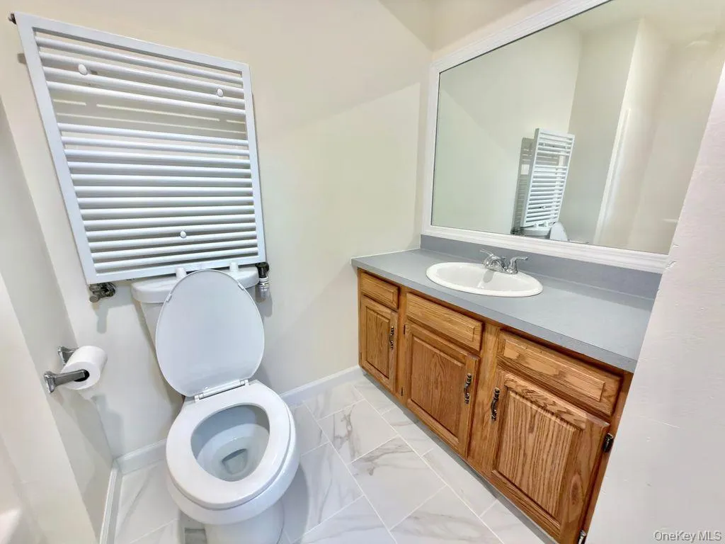 Full bathroom of similar unit. Full bathroom of similar unit.