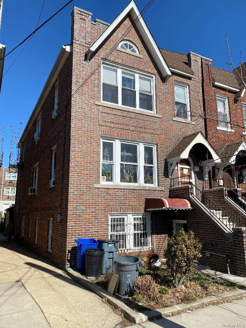 3145 Sands Place, New York, NY, 3 Bedrooms Bedrooms, 6 Rooms Rooms,1 BathroomBathrooms,Residential Lease,For Rent,Sands,0,970821 3145 Sands Place, New York, NY, 3 Bedrooms Bedrooms, 6 Rooms Rooms,1 BathroomBathrooms,Residential Lease,For Rent,Sands,0,970821