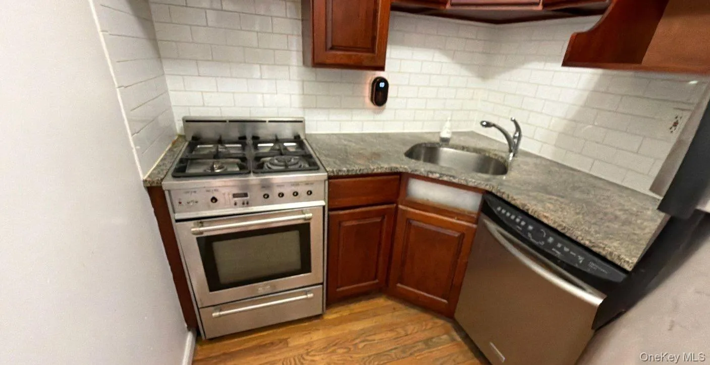 175-28 89th Avenue, New York, NY, 2 Bedrooms Bedrooms, 5 Rooms Rooms,2 BathroomsBathrooms,Residential,For Rent,89th,0,970842 175-28 89th Avenue, New York, NY, 2 Bedrooms Bedrooms, 5 Rooms Rooms,2 BathroomsBathrooms,Residential,For Rent,89th,0,970842