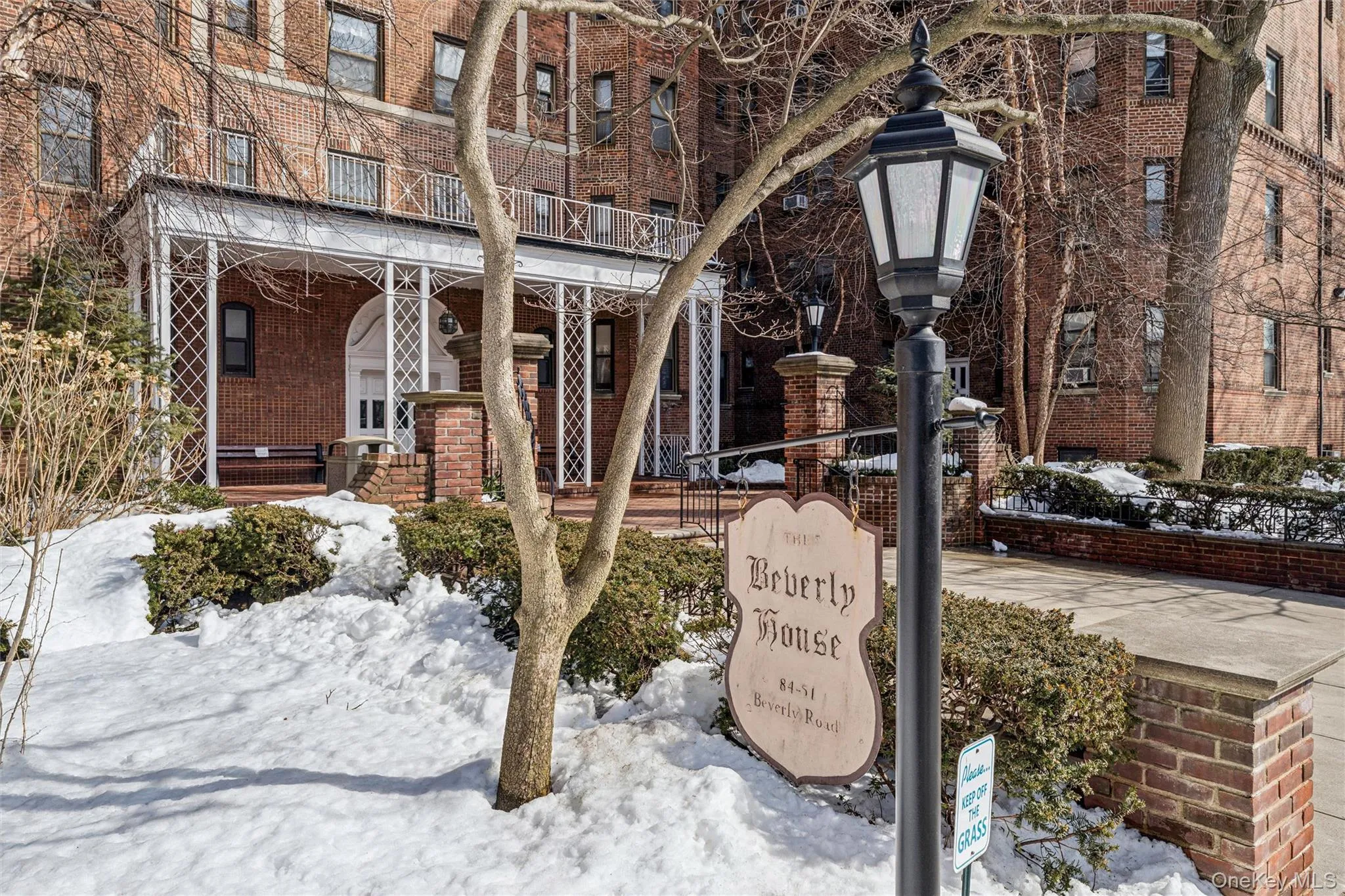 84-51 Beverly Road, New York, NY, 1 Bedroom Bedrooms, 5 Rooms Rooms,1 BathroomBathrooms,Residential,For Rent,Beverly,0,970848 84-51 Beverly Road, New York, NY, 1 Bedroom Bedrooms, 5 Rooms Rooms,1 BathroomBathrooms,Residential,For Rent,Beverly,0,970848