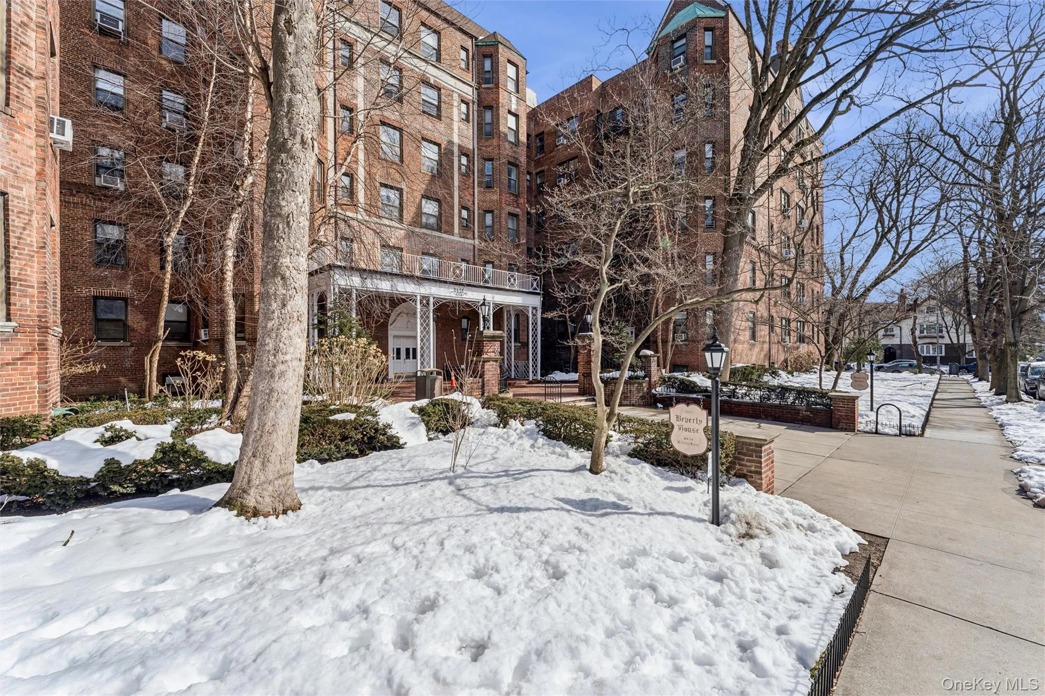 84-51 Beverly Road, New York, NY, 1 Bedroom Bedrooms, 5 Rooms Rooms,1 BathroomBathrooms,Residential,For Rent,Beverly,0,970848 84-51 Beverly Road, New York, NY, 1 Bedroom Bedrooms, 5 Rooms Rooms,1 BathroomBathrooms,Residential,For Rent,Beverly,0,970848