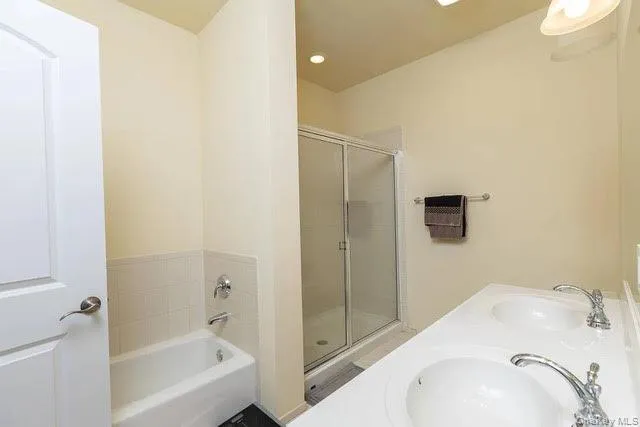 31 Barley Lane, Brookhaven, NY, 2 Bedrooms Bedrooms, 5 Rooms Rooms,1 BathroomBathrooms,Residential,For Rent,Barley,0,970853 31 Barley Lane, Brookhaven, NY, 2 Bedrooms Bedrooms, 5 Rooms Rooms,1 BathroomBathrooms,Residential,For Rent,Barley,0,970853