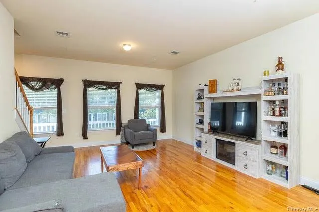 31 Barley Lane, Brookhaven, NY, 2 Bedrooms Bedrooms, 5 Rooms Rooms,1 BathroomBathrooms,Residential,For Rent,Barley,0,970853 31 Barley Lane, Brookhaven, NY, 2 Bedrooms Bedrooms, 5 Rooms Rooms,1 BathroomBathrooms,Residential,For Rent,Barley,0,970853