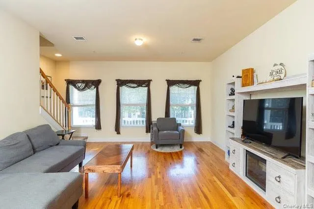 31 Barley Lane, Brookhaven, NY, 2 Bedrooms Bedrooms, 5 Rooms Rooms,1 BathroomBathrooms,Residential,For Rent,Barley,0,970853 31 Barley Lane, Brookhaven, NY, 2 Bedrooms Bedrooms, 5 Rooms Rooms,1 BathroomBathrooms,Residential,For Rent,Barley,0,970853