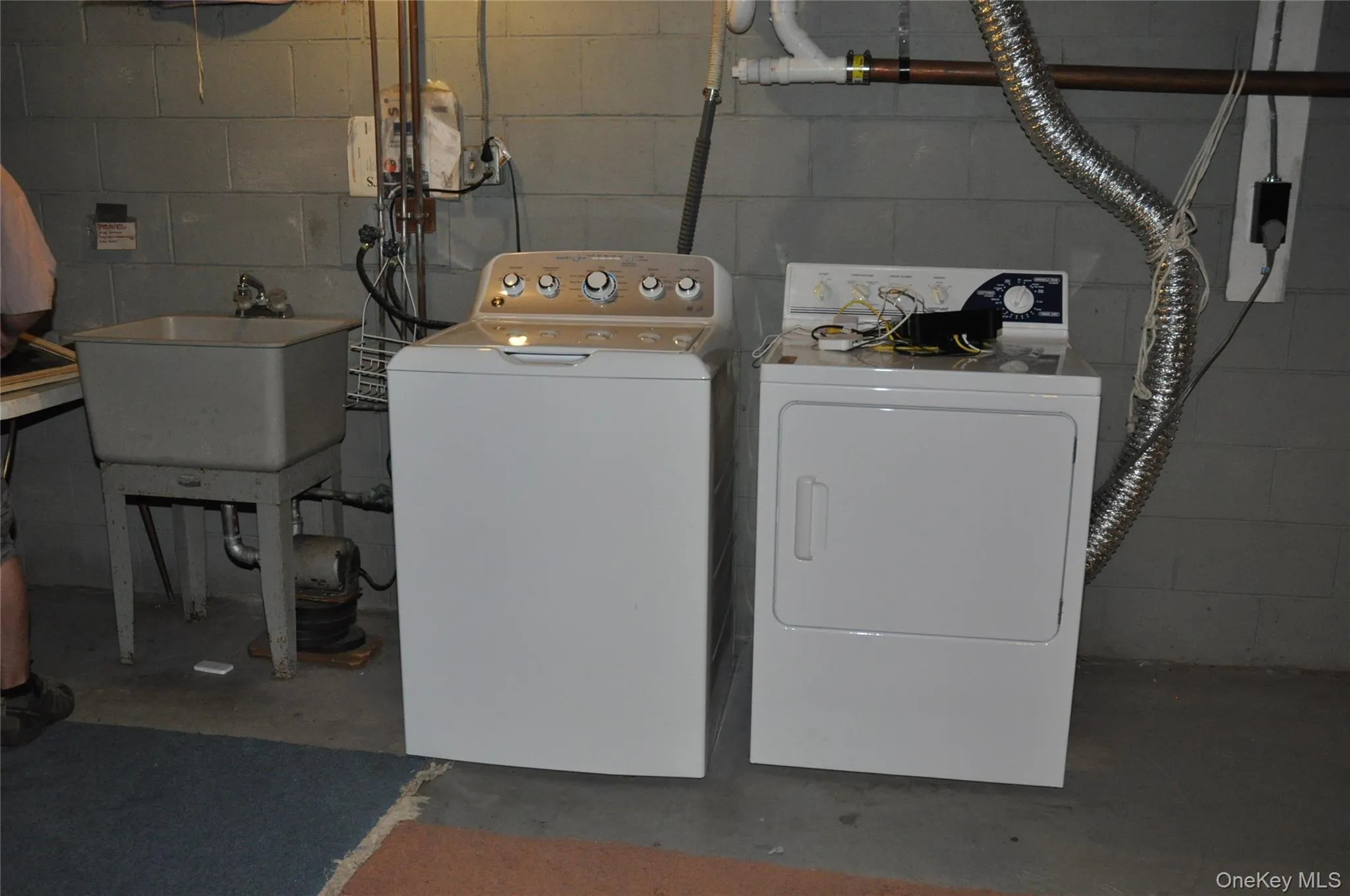32 Fuller Lane, Hyde Park, NY, 3 Bedrooms Bedrooms, 6 Rooms Rooms,2 BathroomsBathrooms,Residential,For Rent,Fuller,0,970856 32 Fuller Lane, Hyde Park, NY, 3 Bedrooms Bedrooms, 6 Rooms Rooms,2 BathroomsBathrooms,Residential,For Rent,Fuller,0,970856