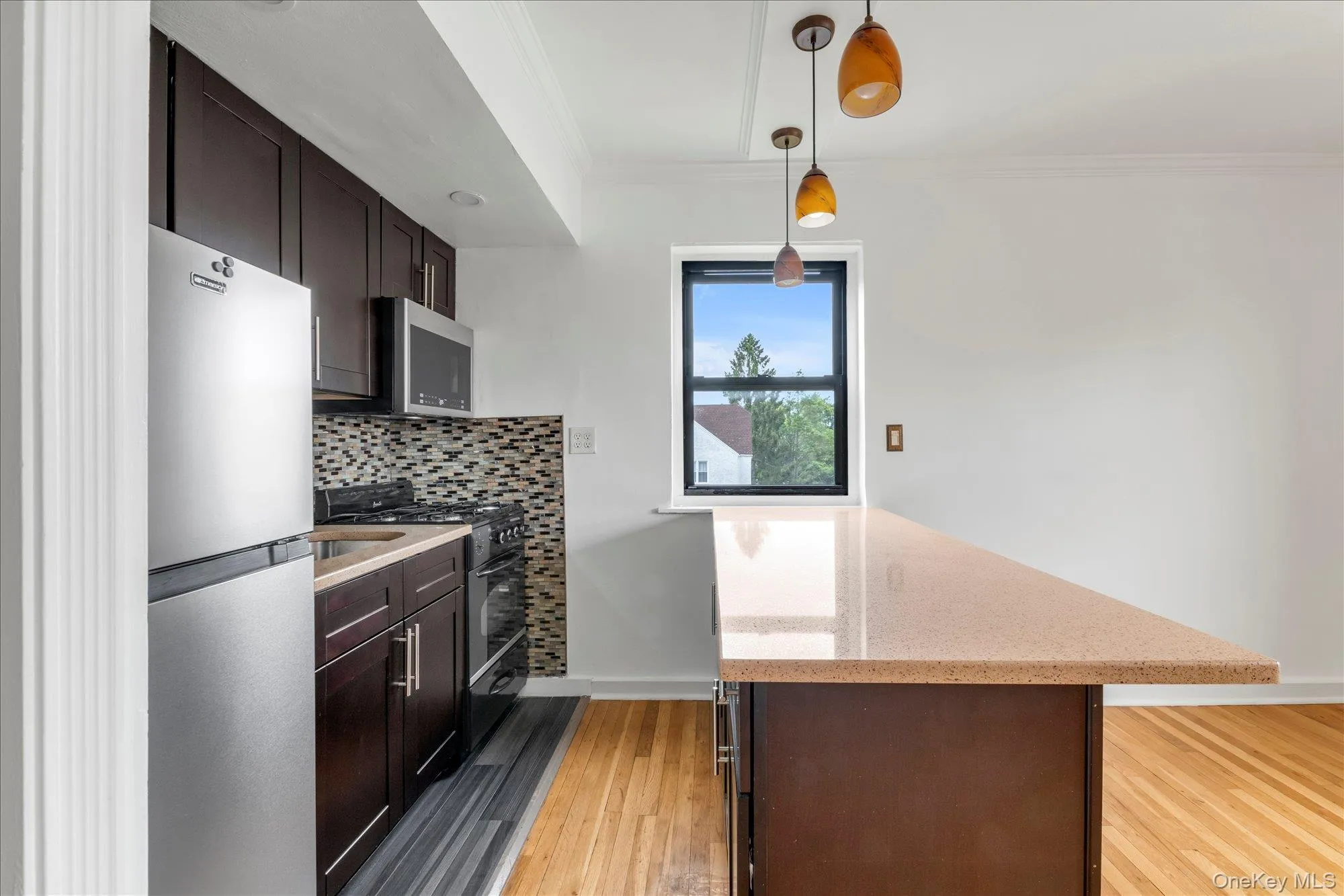 Kitchen with quartz countertops Kitchen with quartz countertops