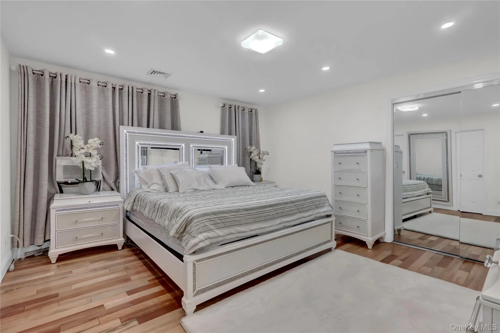26 Hilbert Street, Hempstead, NY, 4 Bedrooms Bedrooms, 9 Rooms Rooms,4 BathroomsBathrooms,Residential Sale,For Rent,Hilbert,0,970880 26 Hilbert Street, Hempstead, NY, 4 Bedrooms Bedrooms, 9 Rooms Rooms,4 BathroomsBathrooms,Residential Sale,For Rent,Hilbert,0,970880