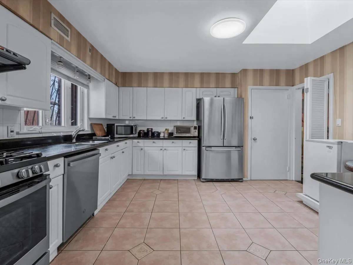 82-04 141st Street, New York, NY, 3 Bedrooms Bedrooms, 10 Rooms Rooms,3 BathroomsBathrooms,Residential,For Rent,141st,0,970882 82-04 141st Street, New York, NY, 3 Bedrooms Bedrooms, 10 Rooms Rooms,3 BathroomsBathrooms,Residential,For Rent,141st,0,970882