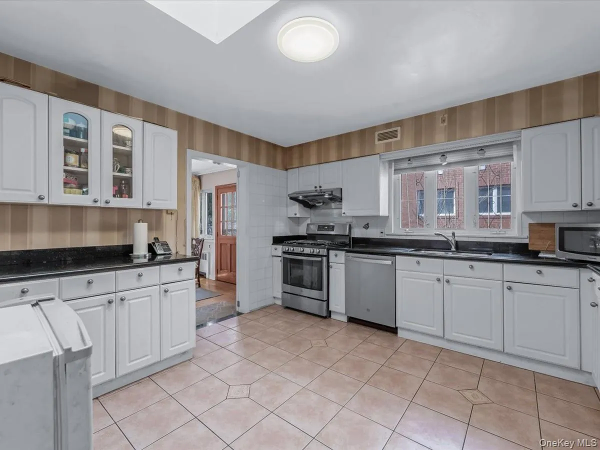 82-04 141st Street, New York, NY, 3 Bedrooms Bedrooms, 10 Rooms Rooms,3 BathroomsBathrooms,Residential,For Rent,141st,0,970882 82-04 141st Street, New York, NY, 3 Bedrooms Bedrooms, 10 Rooms Rooms,3 BathroomsBathrooms,Residential,For Rent,141st,0,970882
