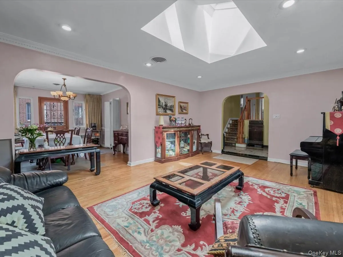82-04 141st Street, New York, NY, 3 Bedrooms Bedrooms, 10 Rooms Rooms,3 BathroomsBathrooms,Residential,For Rent,141st,0,970882 82-04 141st Street, New York, NY, 3 Bedrooms Bedrooms, 10 Rooms Rooms,3 BathroomsBathrooms,Residential,For Rent,141st,0,970882