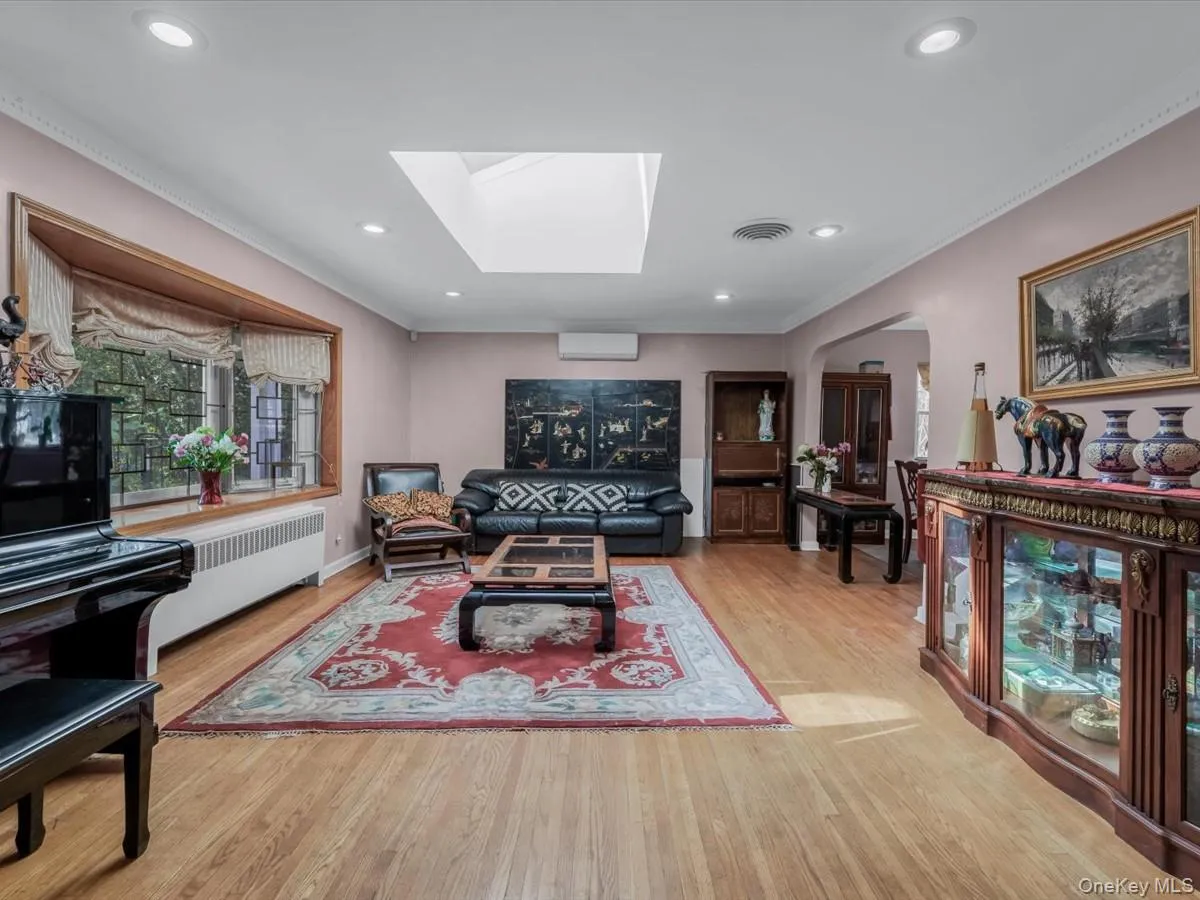 82-04 141st Street, New York, NY, 3 Bedrooms Bedrooms, 10 Rooms Rooms,3 BathroomsBathrooms,Residential,For Rent,141st,0,970882 82-04 141st Street, New York, NY, 3 Bedrooms Bedrooms, 10 Rooms Rooms,3 BathroomsBathrooms,Residential,For Rent,141st,0,970882
