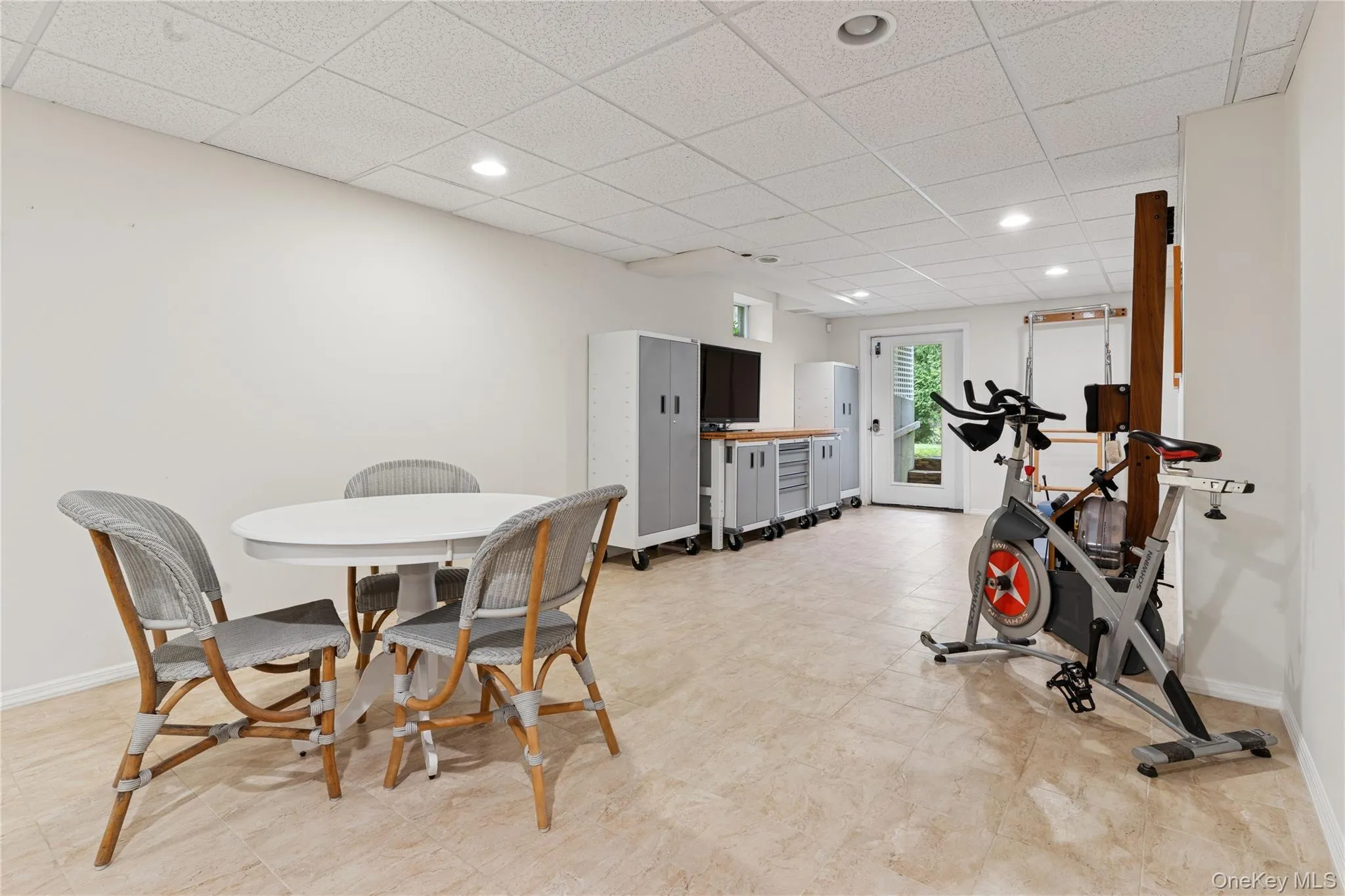 51 Davis Drive, East Hampton, NY, 4 Bedrooms Bedrooms, 9 Rooms Rooms,3 BathroomsBathrooms,Residential Sale,For Rent,Davis,0,970896 51 Davis Drive, East Hampton, NY, 4 Bedrooms Bedrooms, 9 Rooms Rooms,3 BathroomsBathrooms,Residential Sale,For Rent,Davis,0,970896