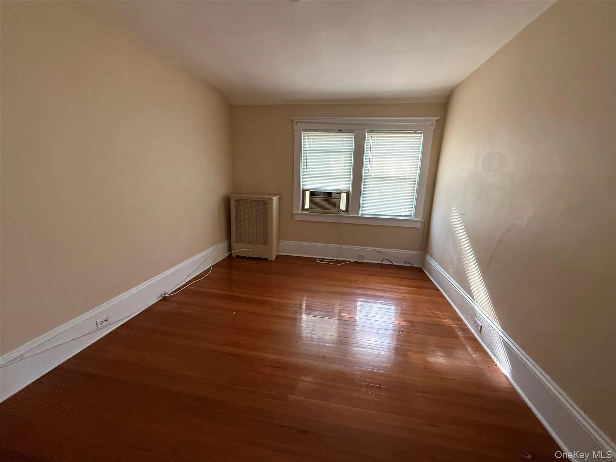 15 Maple Grove Street, North Hempstead, NY, 4 Bedrooms Bedrooms, 8 Rooms Rooms,2 BathroomsBathrooms,Residential Lease,For Rent,Maple Grove,0,970913 15 Maple Grove Street, North Hempstead, NY, 4 Bedrooms Bedrooms, 8 Rooms Rooms,2 BathroomsBathrooms,Residential Lease,For Rent,Maple Grove,0,970913