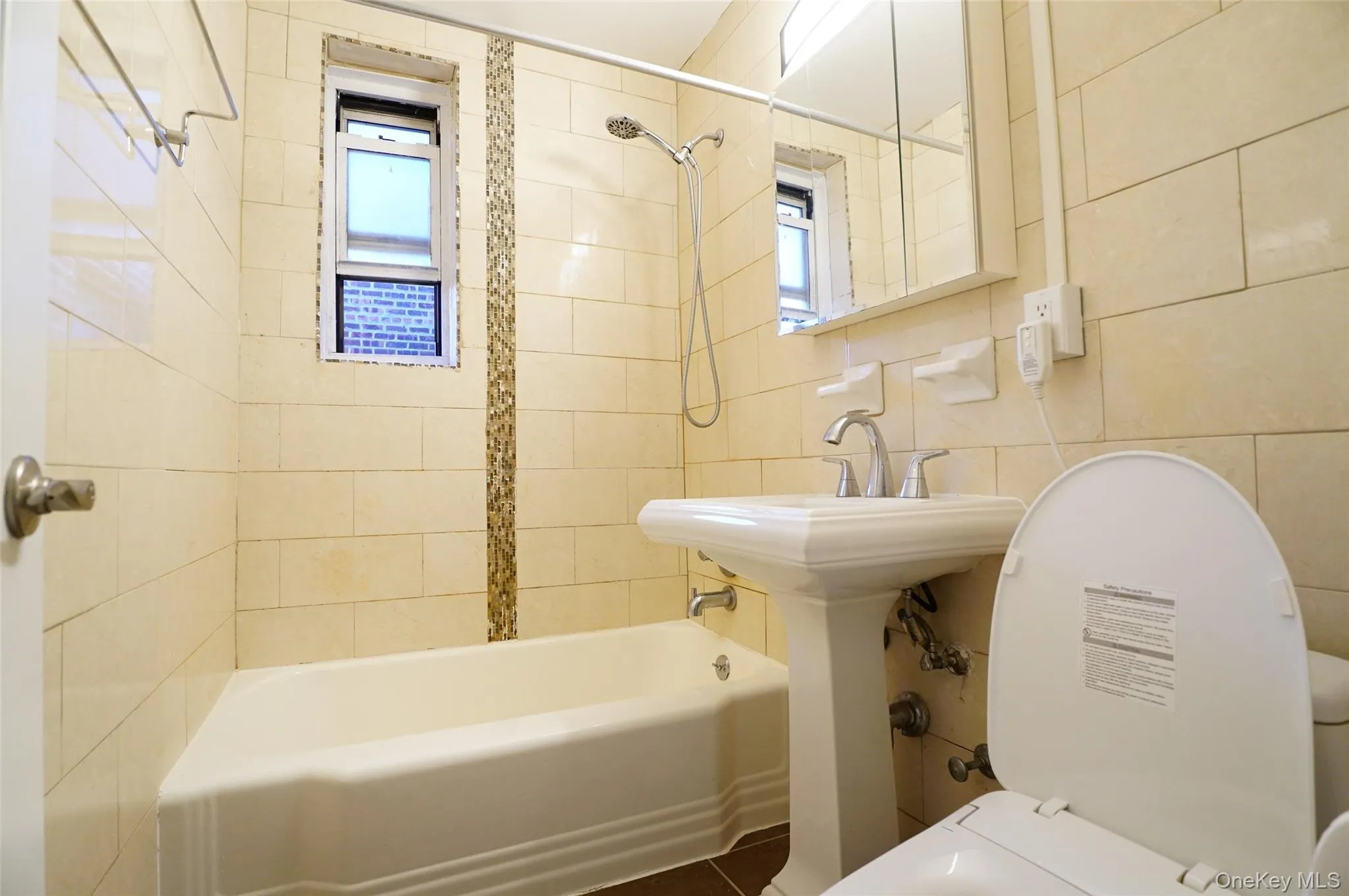65-10 108 Street, New York, NY, 1 Bedroom Bedrooms, 3 Rooms Rooms,1 BathroomBathrooms,Residential Sale,For Rent,108,0,970938 65-10 108 Street, New York, NY, 1 Bedroom Bedrooms, 3 Rooms Rooms,1 BathroomBathrooms,Residential Sale,For Rent,108,0,970938