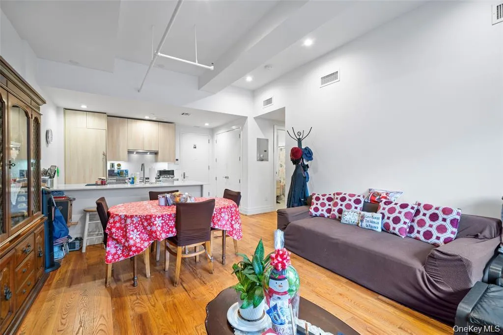 850 Metropolitan Avenue, New York, NY, 1 Bedroom Bedrooms, 3 Rooms Rooms,1 BathroomBathrooms,Residential,For Rent,Metropolitan,0,970959 850 Metropolitan Avenue, New York, NY, 1 Bedroom Bedrooms, 3 Rooms Rooms,1 BathroomBathrooms,Residential,For Rent,Metropolitan,0,970959
