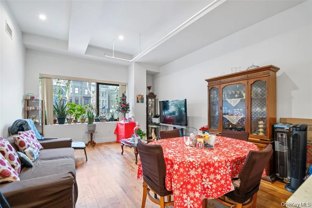 850 Metropolitan Avenue, New York, NY, 1 Bedroom Bedrooms, 3 Rooms Rooms,1 BathroomBathrooms,Residential,For Rent,Metropolitan,0,970959 850 Metropolitan Avenue, New York, NY, 1 Bedroom Bedrooms, 3 Rooms Rooms,1 BathroomBathrooms,Residential,For Rent,Metropolitan,0,970959
