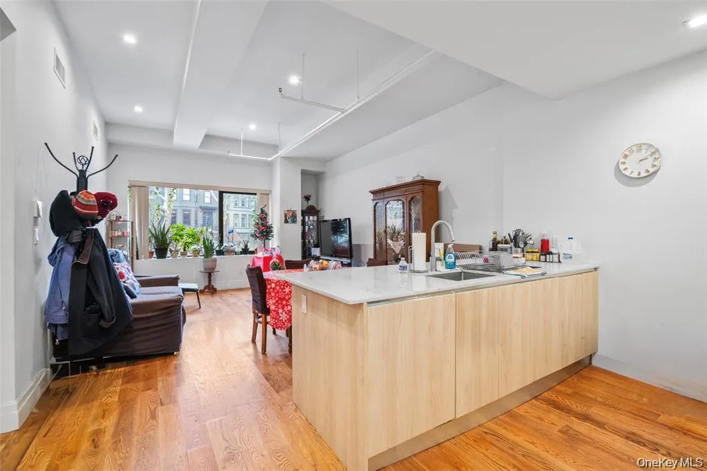 850 Metropolitan Avenue, New York, NY, 1 Bedroom Bedrooms, 3 Rooms Rooms,1 BathroomBathrooms,Residential,For Rent,Metropolitan,0,970959 850 Metropolitan Avenue, New York, NY, 1 Bedroom Bedrooms, 3 Rooms Rooms,1 BathroomBathrooms,Residential,For Rent,Metropolitan,0,970959