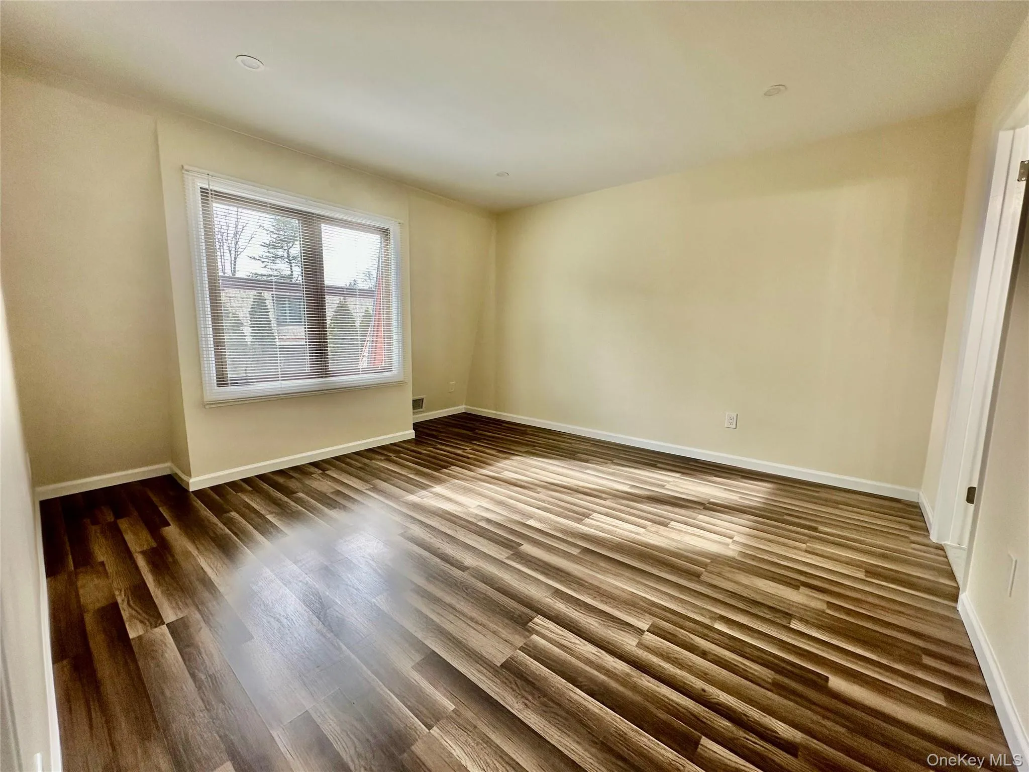 Primary bedroom with Full bathroom and a walk-in closet Primary bedroom with Full bathroom and a walk-in closet