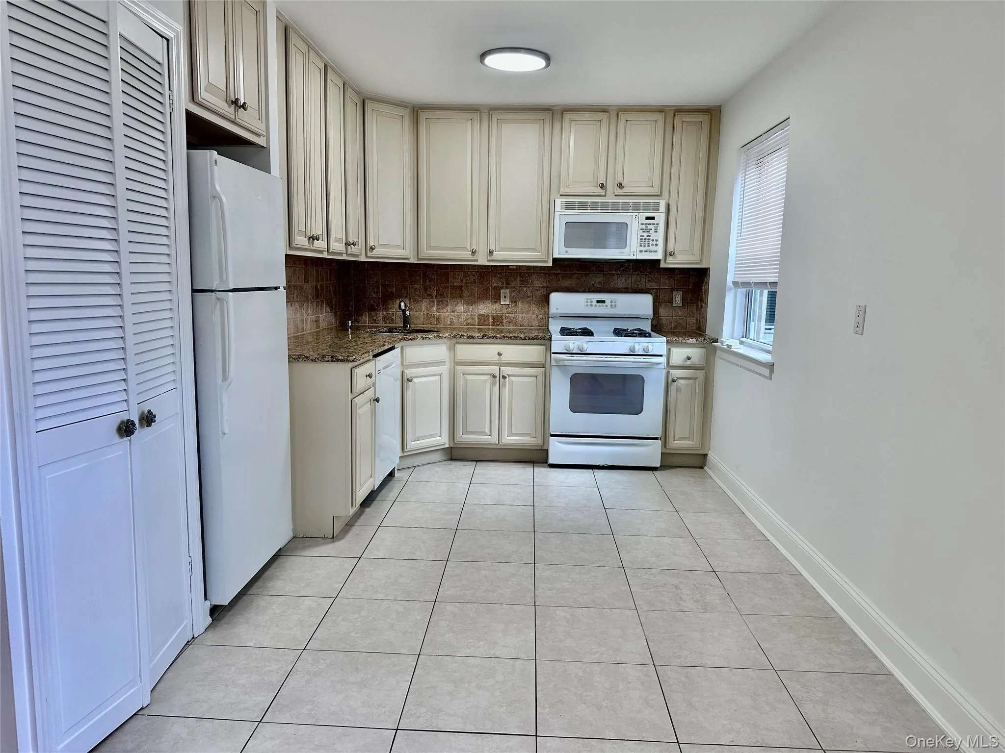 25555 75th Avenue, New York, NY, 2 Bedrooms Bedrooms, 5 Rooms Rooms,1 BathroomBathrooms,Residential Lease,For Rent,75th,0,970980 25555 75th Avenue, New York, NY, 2 Bedrooms Bedrooms, 5 Rooms Rooms,1 BathroomBathrooms,Residential Lease,For Rent,75th,0,970980