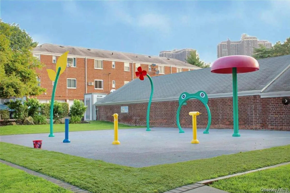 25555 75th Avenue, New York, NY, 2 Bedrooms Bedrooms, 5 Rooms Rooms,1 BathroomBathrooms,Residential Lease,For Rent,75th,0,970980 25555 75th Avenue, New York, NY, 2 Bedrooms Bedrooms, 5 Rooms Rooms,1 BathroomBathrooms,Residential Lease,For Rent,75th,0,970980