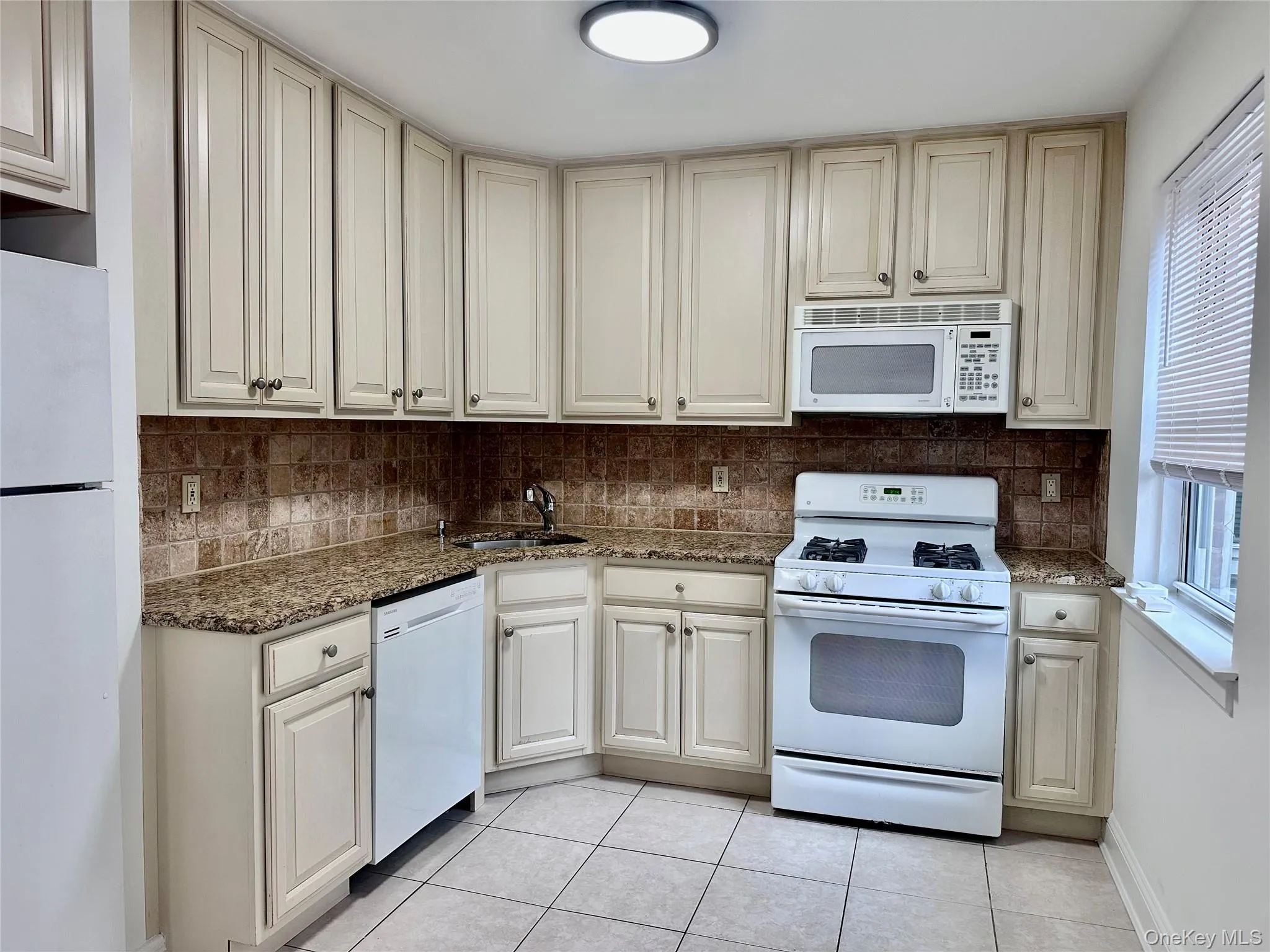 25555 75th Avenue, New York, NY, 2 Bedrooms Bedrooms, 5 Rooms Rooms,1 BathroomBathrooms,Residential Lease,For Rent,75th,0,970980 25555 75th Avenue, New York, NY, 2 Bedrooms Bedrooms, 5 Rooms Rooms,1 BathroomBathrooms,Residential Lease,For Rent,75th,0,970980