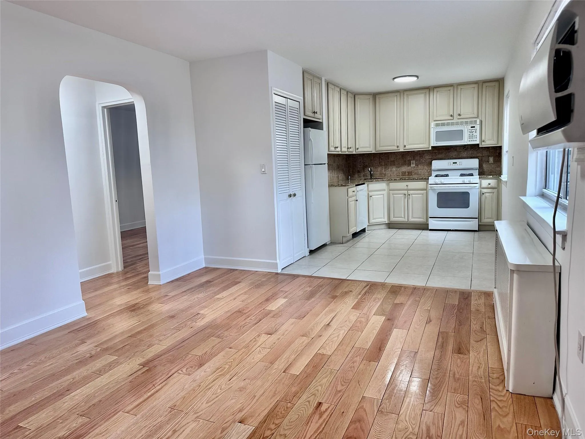 25555 75th Avenue, New York, NY, 2 Bedrooms Bedrooms, 5 Rooms Rooms,1 BathroomBathrooms,Residential Lease,For Rent,75th,0,970980 25555 75th Avenue, New York, NY, 2 Bedrooms Bedrooms, 5 Rooms Rooms,1 BathroomBathrooms,Residential Lease,For Rent,75th,0,970980