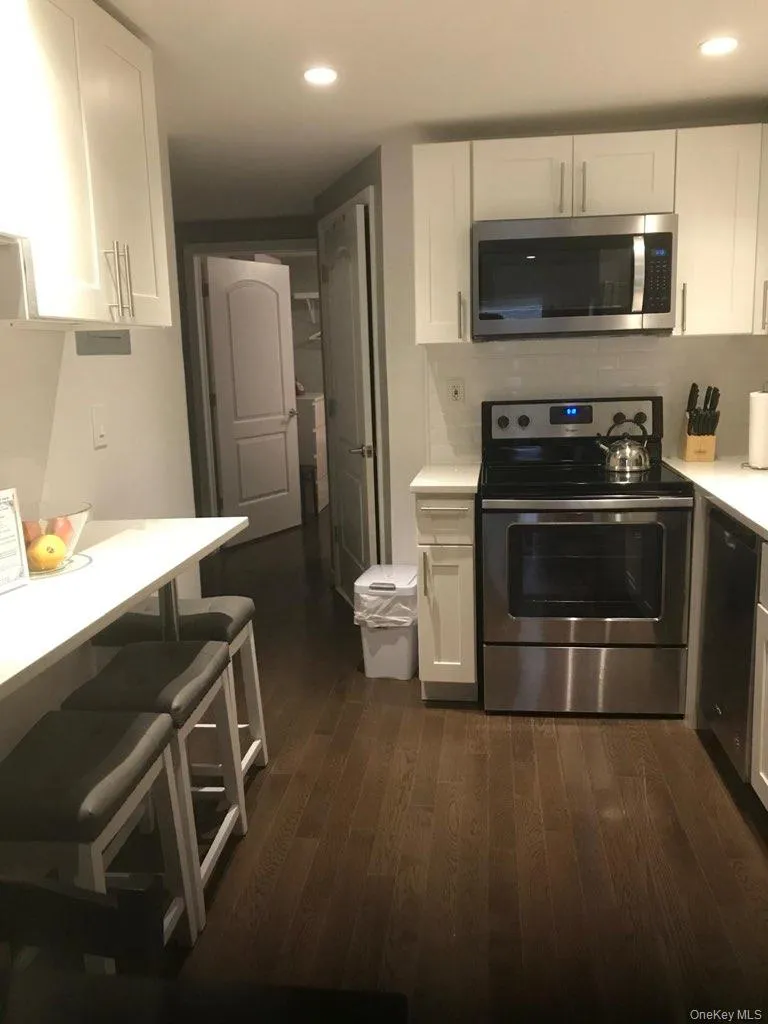 1016 Greene Avenue, New York, NY, 2 Bedrooms Bedrooms, 3 Rooms Rooms,1 BathroomBathrooms,Residential Lease,For Rent,Greene,0,971035 1016 Greene Avenue, New York, NY, 2 Bedrooms Bedrooms, 3 Rooms Rooms,1 BathroomBathrooms,Residential Lease,For Rent,Greene,0,971035