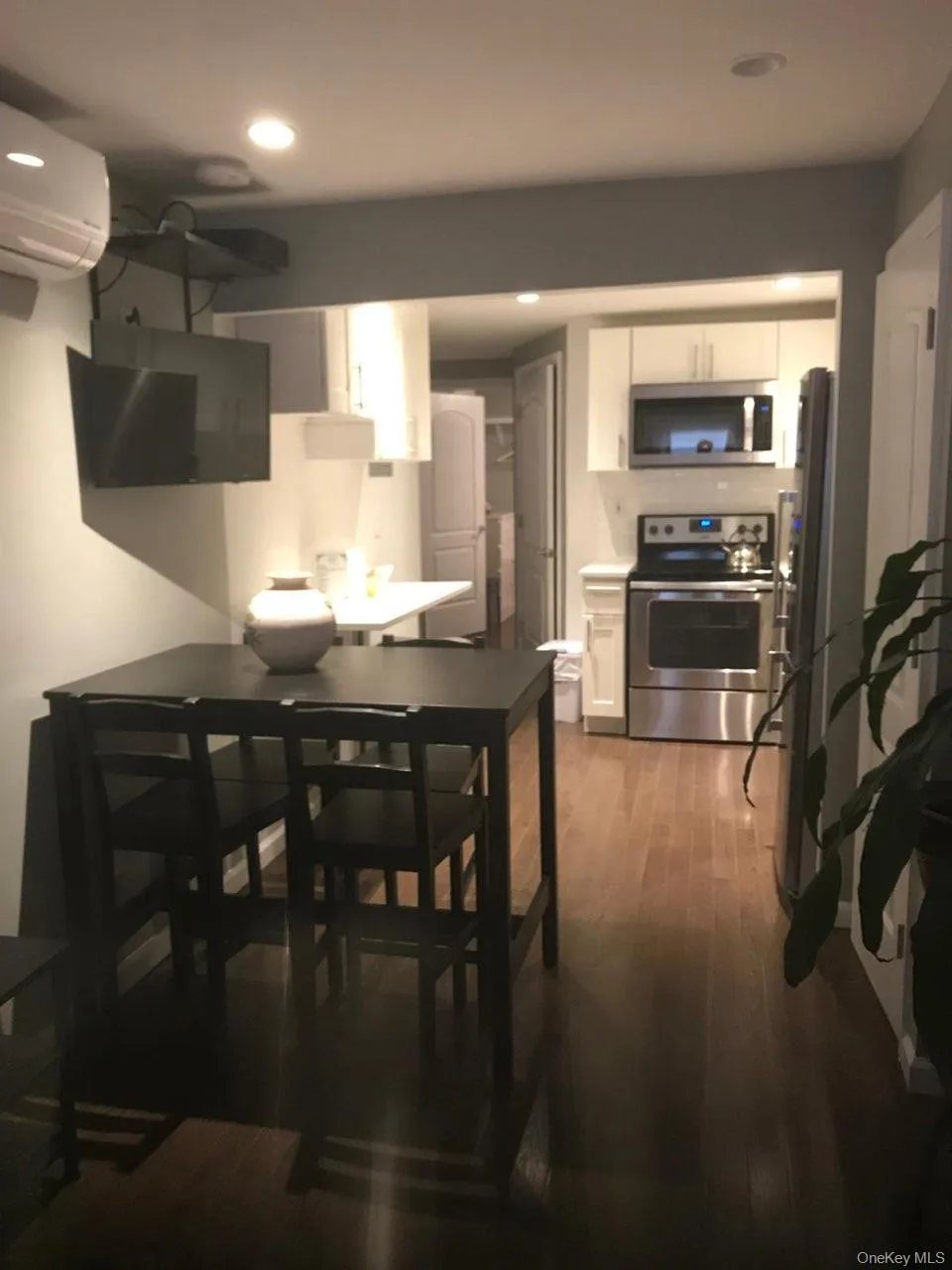 1016 Greene Avenue, New York, NY, 2 Bedrooms Bedrooms, 3 Rooms Rooms,1 BathroomBathrooms,Residential Lease,For Rent,Greene,0,971035 1016 Greene Avenue, New York, NY, 2 Bedrooms Bedrooms, 3 Rooms Rooms,1 BathroomBathrooms,Residential Lease,For Rent,Greene,0,971035