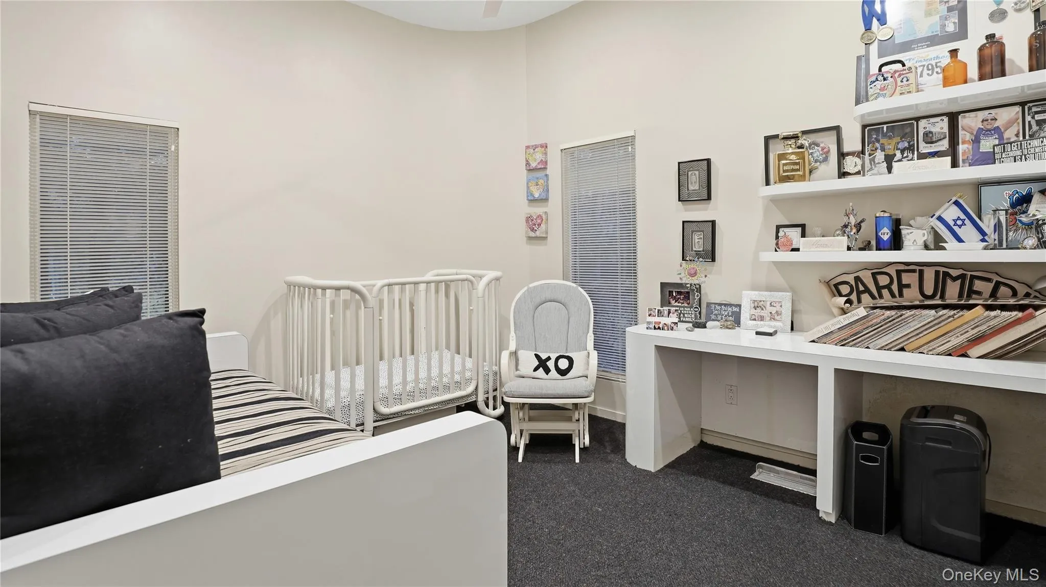 Bedroom with twin trundle / office Bedroom with twin trundle / office