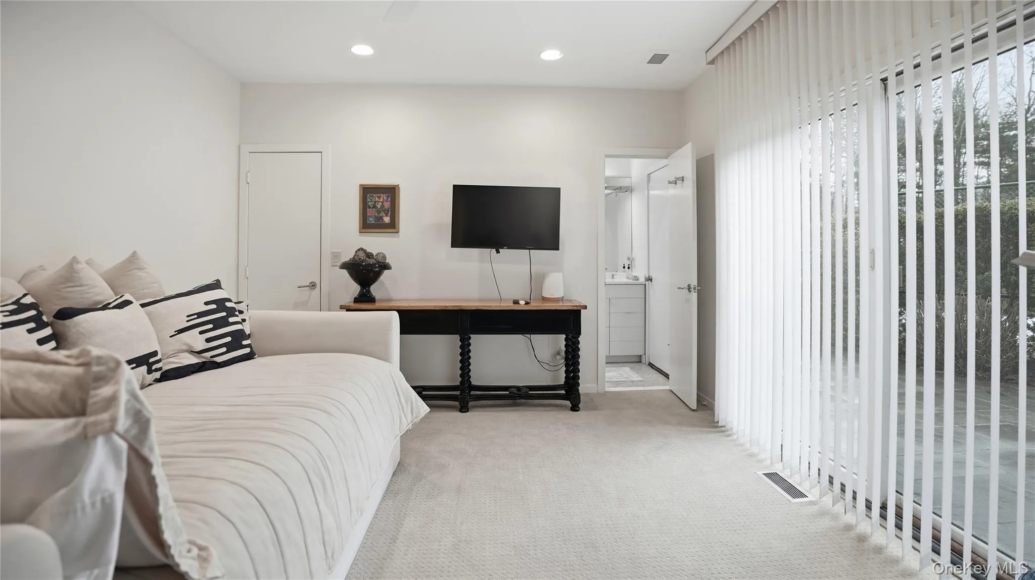 Bedroom with queen daybed, and sliding doors to yard & pool. Bedroom with queen daybed, and sliding doors to yard & pool.