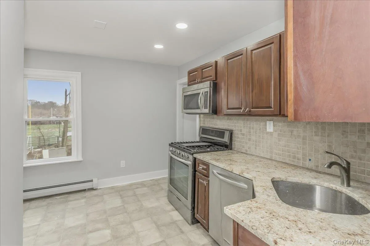 75 Anstice Street, Oyster Bay, NY, 2 Bedrooms Bedrooms, 4 Rooms Rooms,1 BathroomBathrooms,Residential Lease,For Rent,Anstice,0,971064 75 Anstice Street, Oyster Bay, NY, 2 Bedrooms Bedrooms, 4 Rooms Rooms,1 BathroomBathrooms,Residential Lease,For Rent,Anstice,0,971064