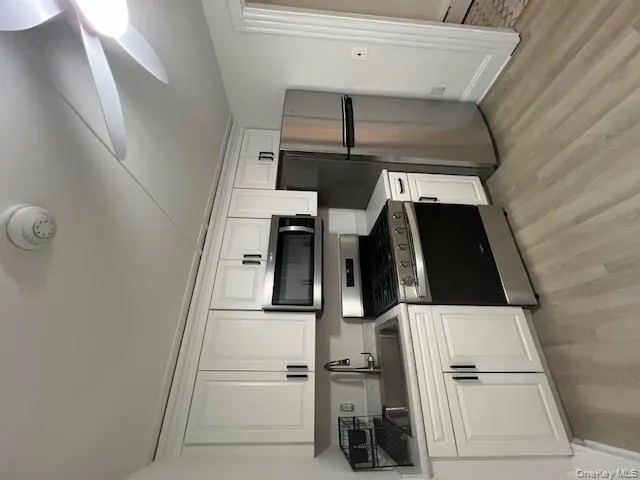 Beautifully renovated Kitchen. Beautifully renovated Kitchen.