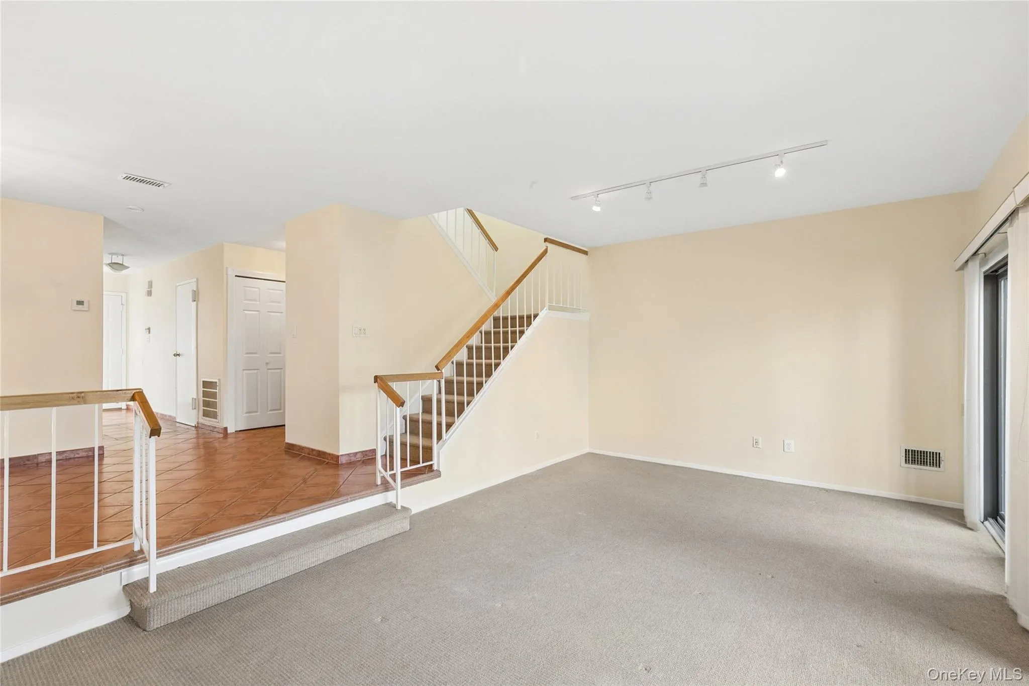 87 Northgate Circle, Huntington, NY, 3 Bedrooms Bedrooms, 6 Rooms Rooms,2 BathroomsBathrooms,Residential,For Rent,Northgate,0,KEY971136 87 Northgate Circle, Huntington, NY, 3 Bedrooms Bedrooms, 6 Rooms Rooms,2 BathroomsBathrooms,Residential,For Rent,Northgate,0,KEY971136