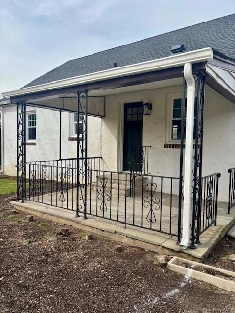 1026 Glen Cove Avenue, Oyster Bay, NY, 4 Bedrooms Bedrooms, 6 Rooms Rooms,1 BathroomBathrooms,Residential Lease,For Rent,Glen Cove,0,971164 1026 Glen Cove Avenue, Oyster Bay, NY, 4 Bedrooms Bedrooms, 6 Rooms Rooms,1 BathroomBathrooms,Residential Lease,For Rent,Glen Cove,0,971164