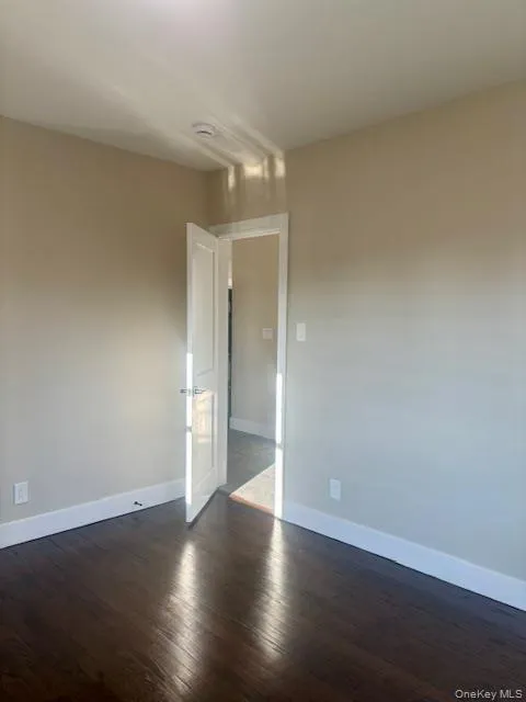 1026 Glen Cove Avenue, Oyster Bay, NY, 4 Bedrooms Bedrooms, 6 Rooms Rooms,1 BathroomBathrooms,Residential Lease,For Rent,Glen Cove,0,971164 1026 Glen Cove Avenue, Oyster Bay, NY, 4 Bedrooms Bedrooms, 6 Rooms Rooms,1 BathroomBathrooms,Residential Lease,For Rent,Glen Cove,0,971164