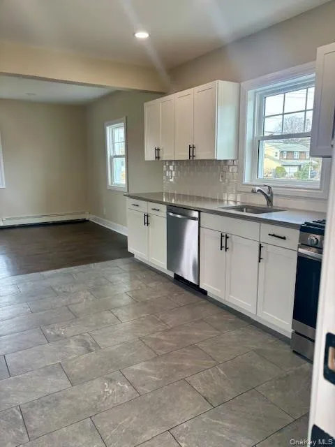 1026 Glen Cove Avenue, Oyster Bay, NY, 4 Bedrooms Bedrooms, 6 Rooms Rooms,1 BathroomBathrooms,Residential Lease,For Rent,Glen Cove,0,971164 1026 Glen Cove Avenue, Oyster Bay, NY, 4 Bedrooms Bedrooms, 6 Rooms Rooms,1 BathroomBathrooms,Residential Lease,For Rent,Glen Cove,0,971164