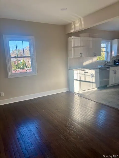 1026 Glen Cove Avenue, Oyster Bay, NY, 4 Bedrooms Bedrooms, 6 Rooms Rooms,1 BathroomBathrooms,Residential Lease,For Rent,Glen Cove,0,971164 1026 Glen Cove Avenue, Oyster Bay, NY, 4 Bedrooms Bedrooms, 6 Rooms Rooms,1 BathroomBathrooms,Residential Lease,For Rent,Glen Cove,0,971164