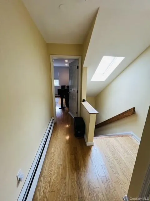 Walking up to bedrooms w/full baths, laundry, skylight Walking up to bedrooms w/full baths, laundry, skylight