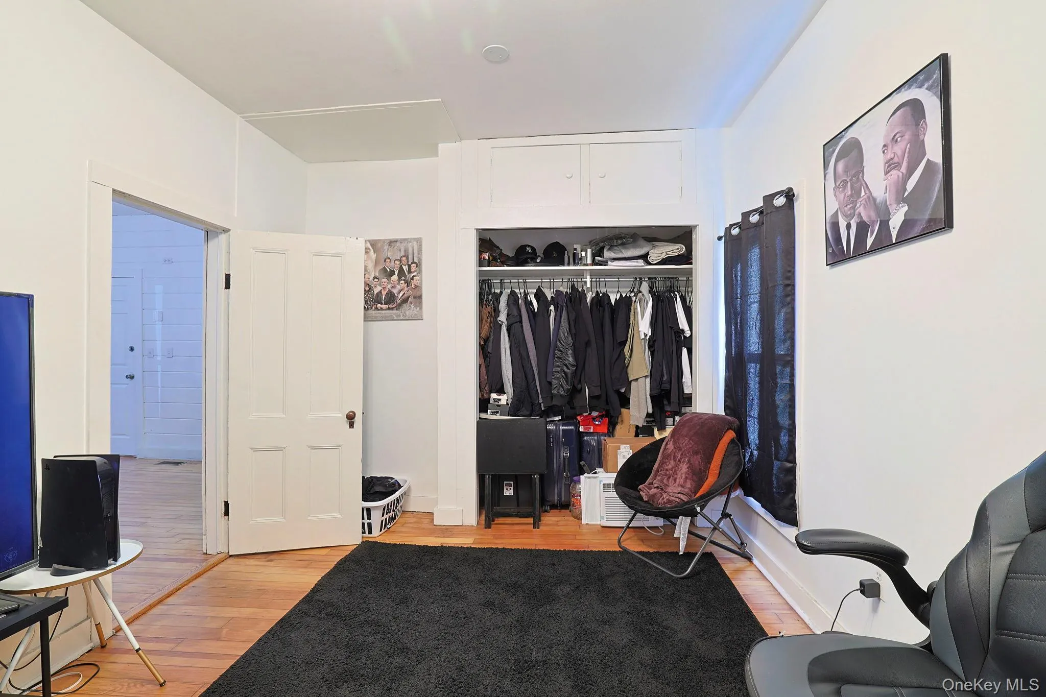 Bedroom with a closet and light wood-type flooring Bedroom with a closet and light wood-type flooring