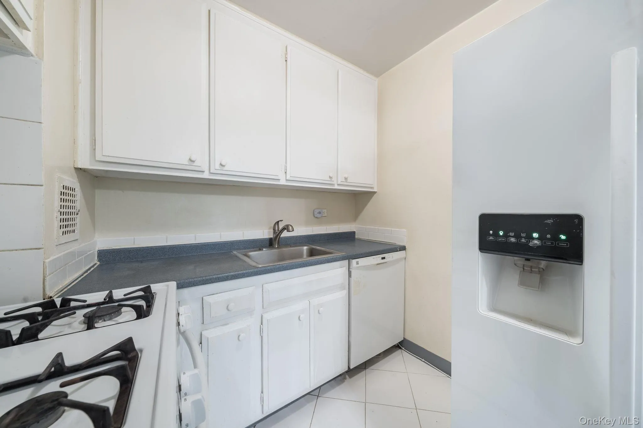 85-15 Main Street, New York, NY, 1 Bedroom Bedrooms, 2 Rooms Rooms,1 BathroomBathrooms,Residential,For Rent,Main,0,971187 85-15 Main Street, New York, NY, 1 Bedroom Bedrooms, 2 Rooms Rooms,1 BathroomBathrooms,Residential,For Rent,Main,0,971187