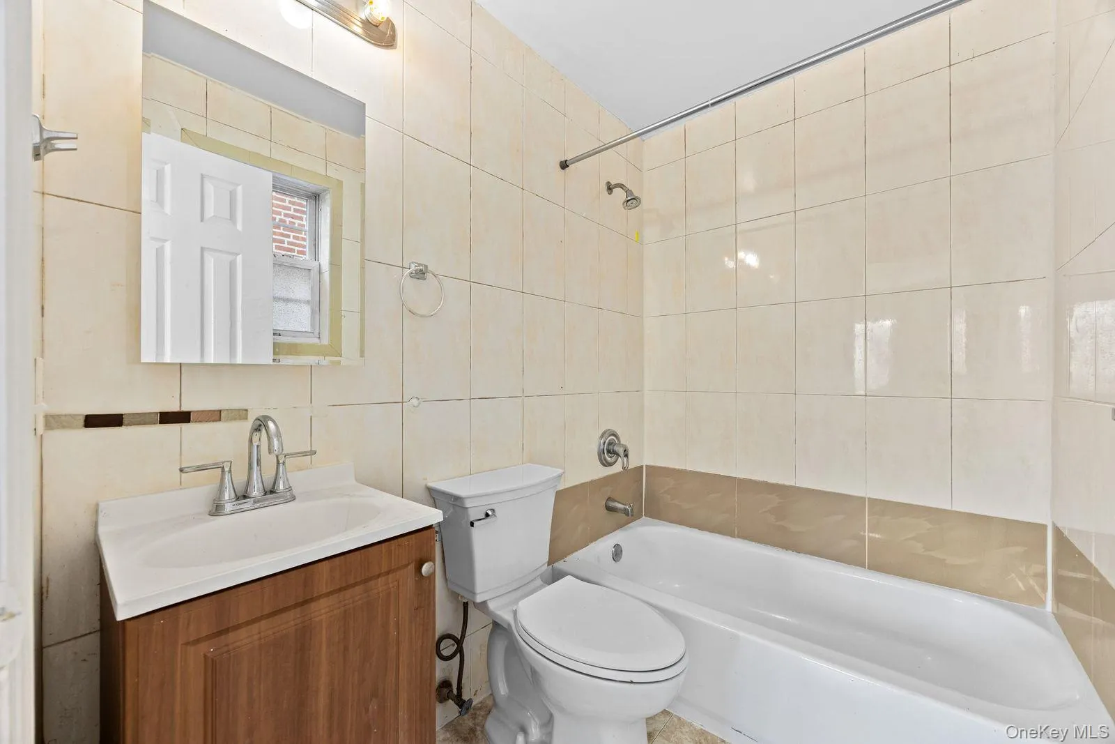 2220 Chatterton Avenue, New York, NY, 3 Bedrooms Bedrooms, 4 Rooms Rooms,2 BathroomsBathrooms,Residential Lease,For Rent,Chatterton,0,971300 2220 Chatterton Avenue, New York, NY, 3 Bedrooms Bedrooms, 4 Rooms Rooms,2 BathroomsBathrooms,Residential Lease,For Rent,Chatterton,0,971300