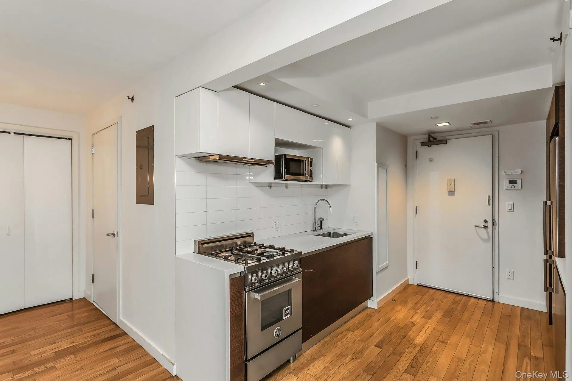 39-16 Prince Street, New York, NY, 1 Bedroom Bedrooms, 3 Rooms Rooms,1 BathroomBathrooms,Residential,For Rent,Prince,0,971335 39-16 Prince Street, New York, NY, 1 Bedroom Bedrooms, 3 Rooms Rooms,1 BathroomBathrooms,Residential,For Rent,Prince,0,971335