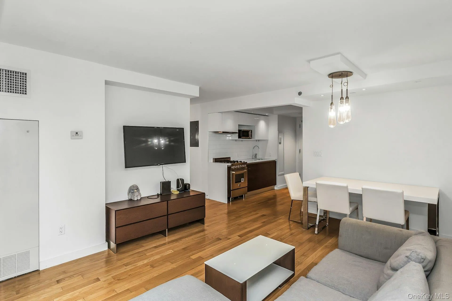 39-16 Prince Street, New York, NY, 1 Bedroom Bedrooms, 3 Rooms Rooms,1 BathroomBathrooms,Residential,For Rent,Prince,0,971335 39-16 Prince Street, New York, NY, 1 Bedroom Bedrooms, 3 Rooms Rooms,1 BathroomBathrooms,Residential,For Rent,Prince,0,971335