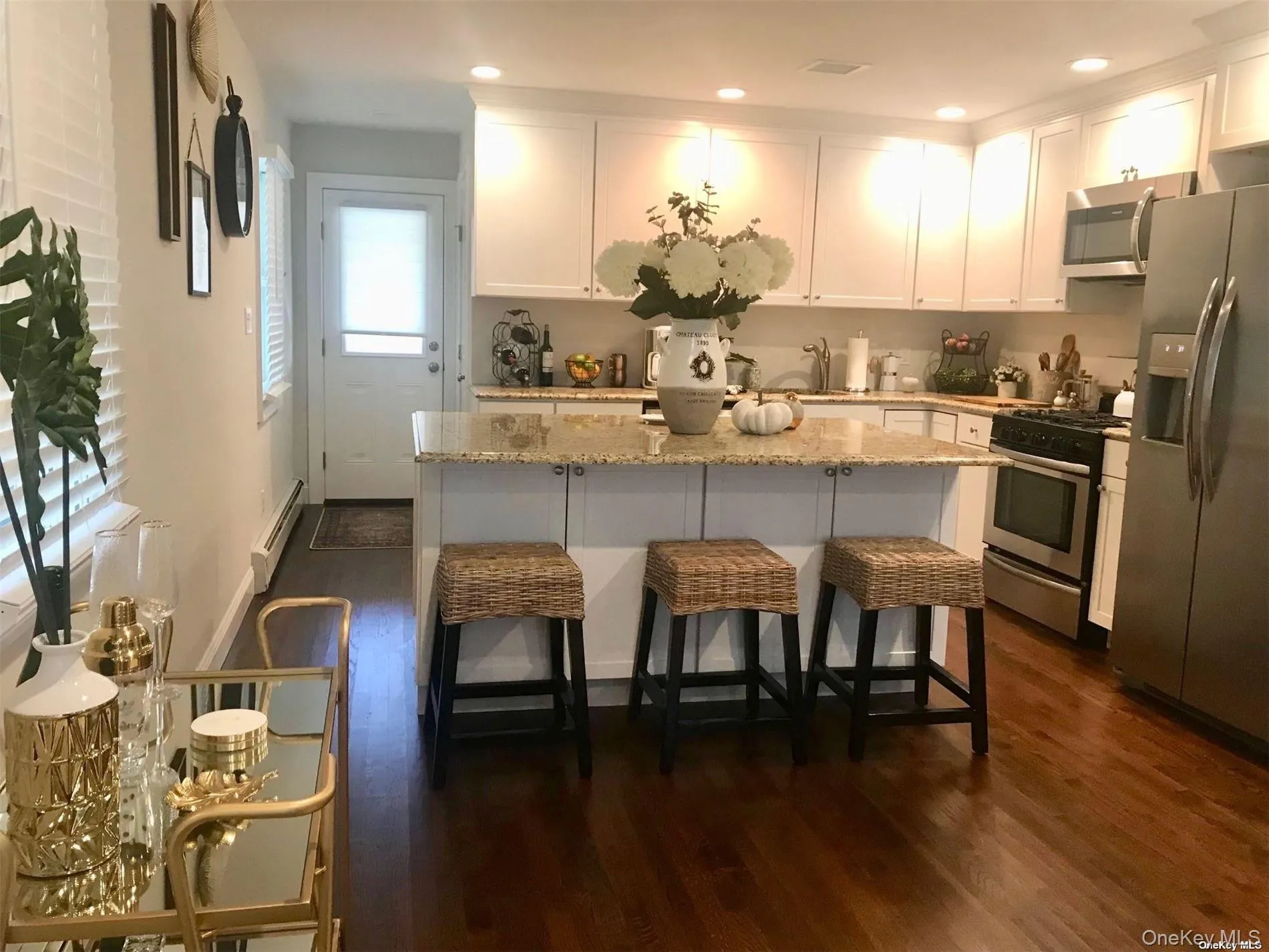 9 North Street, Oyster Bay, NY, 2 Bedrooms Bedrooms, 5 Rooms Rooms,1 BathroomBathrooms,Residential Lease,For Rent,North,0,971353 9 North Street, Oyster Bay, NY, 2 Bedrooms Bedrooms, 5 Rooms Rooms,1 BathroomBathrooms,Residential Lease,For Rent,North,0,971353