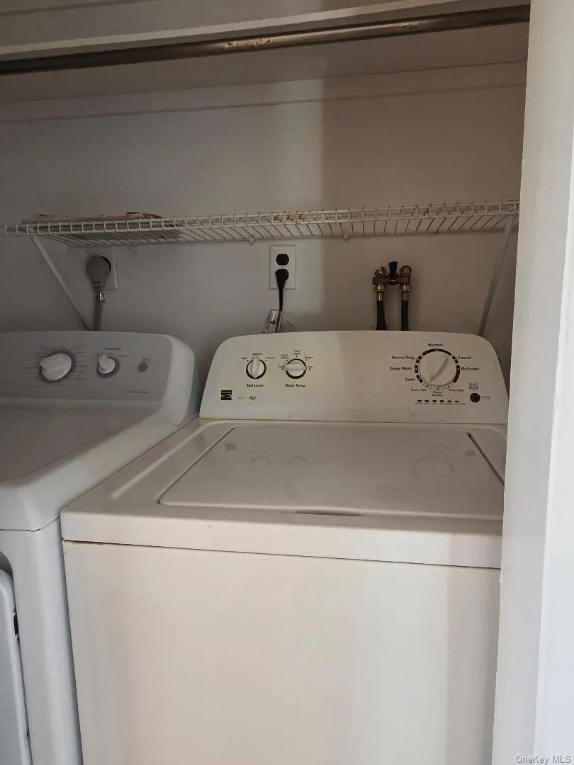 68 Kirkwood Road, North Hempstead, NY, 2 Bedrooms Bedrooms, 6 Rooms Rooms,1 BathroomBathrooms,Residential Lease,For Rent,Kirkwood,0,971419 68 Kirkwood Road, North Hempstead, NY, 2 Bedrooms Bedrooms, 6 Rooms Rooms,1 BathroomBathrooms,Residential Lease,For Rent,Kirkwood,0,971419