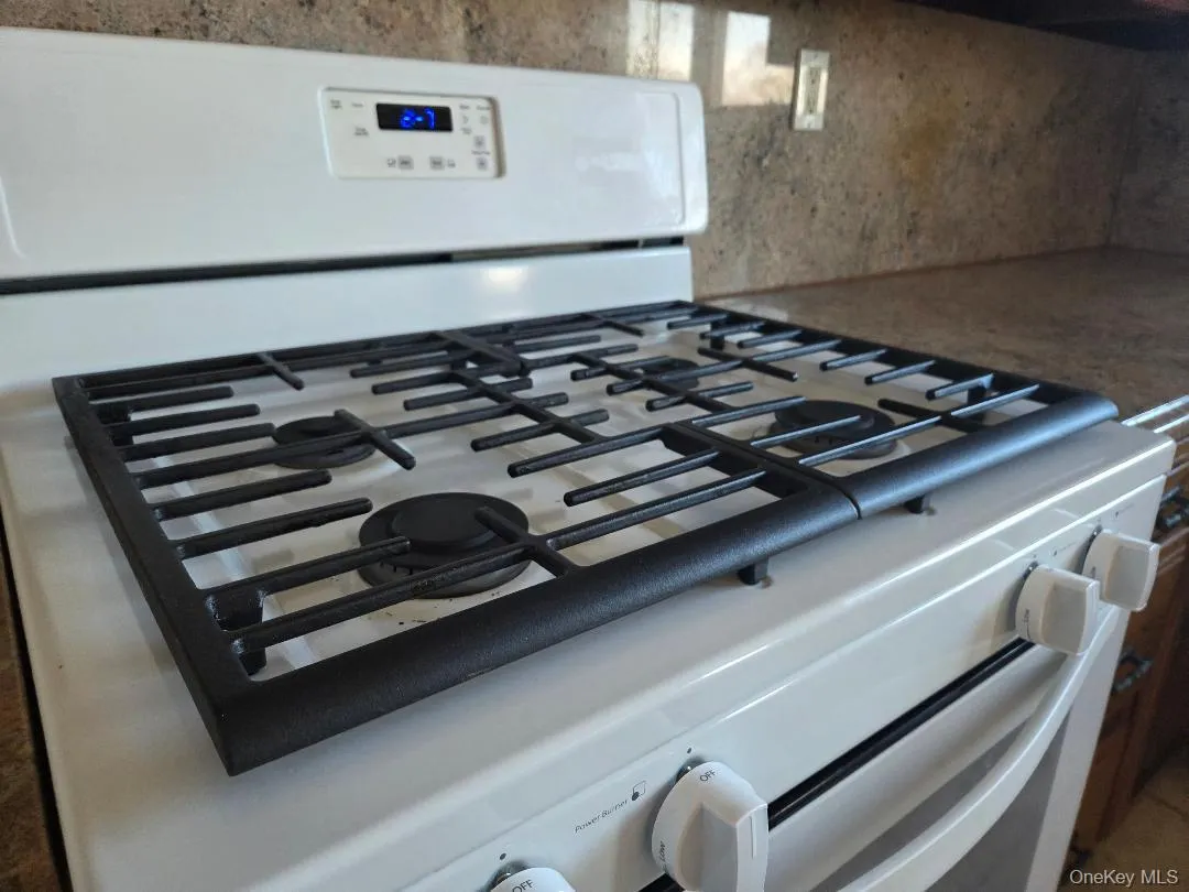 68 Kirkwood Road, North Hempstead, NY, 2 Bedrooms Bedrooms, 6 Rooms Rooms,1 BathroomBathrooms,Residential Lease,For Rent,Kirkwood,0,971419 68 Kirkwood Road, North Hempstead, NY, 2 Bedrooms Bedrooms, 6 Rooms Rooms,1 BathroomBathrooms,Residential Lease,For Rent,Kirkwood,0,971419