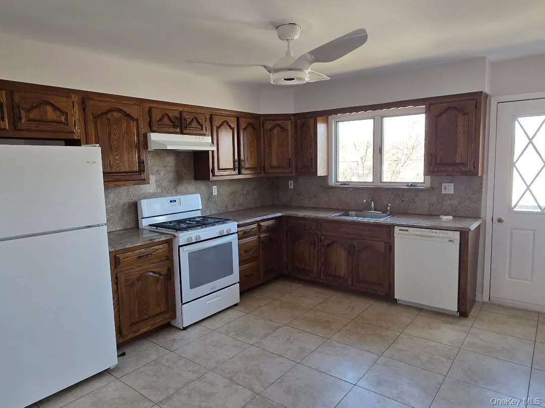 68 Kirkwood Road, North Hempstead, NY, 2 Bedrooms Bedrooms, 6 Rooms Rooms,1 BathroomBathrooms,Residential Lease,For Rent,Kirkwood,0,971419 68 Kirkwood Road, North Hempstead, NY, 2 Bedrooms Bedrooms, 6 Rooms Rooms,1 BathroomBathrooms,Residential Lease,For Rent,Kirkwood,0,971419