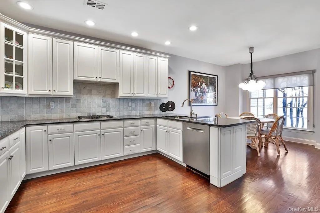 8 Caruso Place, North Castle, NY, 4 Bedrooms Bedrooms, 11 Rooms Rooms,3 BathroomsBathrooms,Residential Lease,For Rent,Caruso,0,971461 8 Caruso Place, North Castle, NY, 4 Bedrooms Bedrooms, 11 Rooms Rooms,3 BathroomsBathrooms,Residential Lease,For Rent,Caruso,0,971461