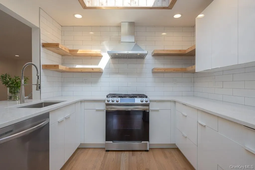 6 Indian Hill Lane, Orangetown, NY, 4 Bedrooms Bedrooms, 7 Rooms Rooms,2 BathroomsBathrooms,Residential Lease,For Rent,Indian Hill,0,971517 6 Indian Hill Lane, Orangetown, NY, 4 Bedrooms Bedrooms, 7 Rooms Rooms,2 BathroomsBathrooms,Residential Lease,For Rent,Indian Hill,0,971517